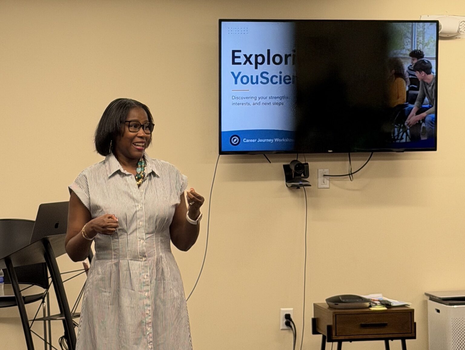 Lattelle presents a YouScience career exploration session to Jump Start students